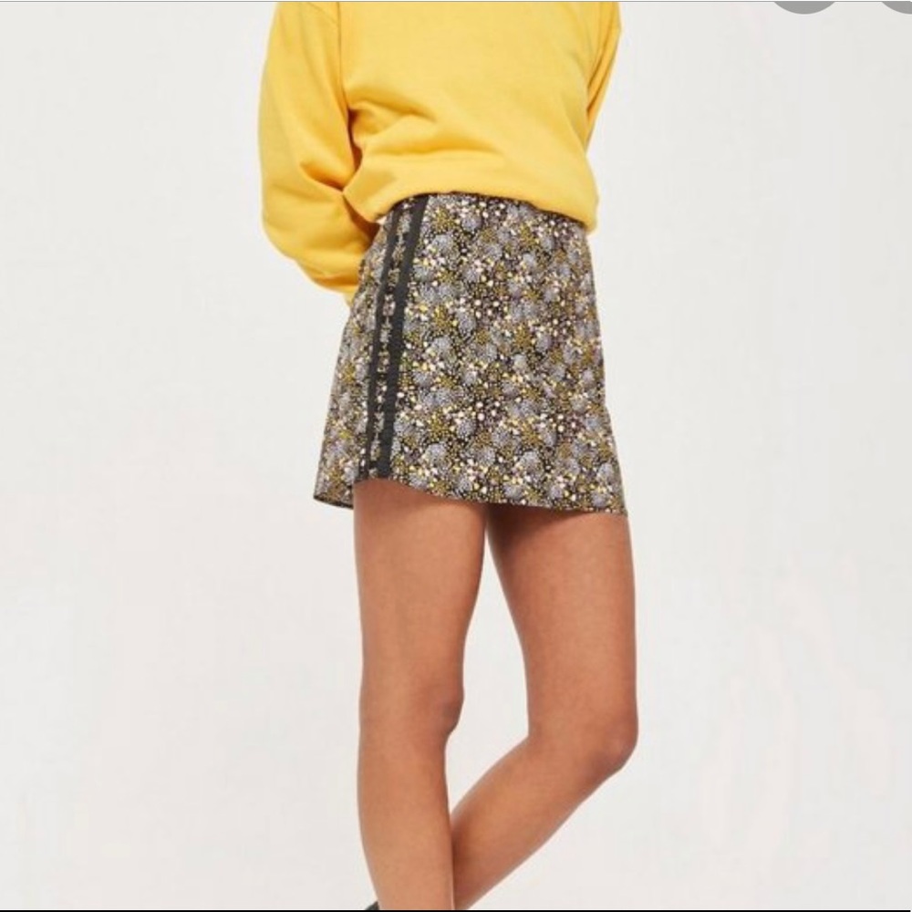 TOPSHOP Ditsy Floral Ring Side Mini Skirt